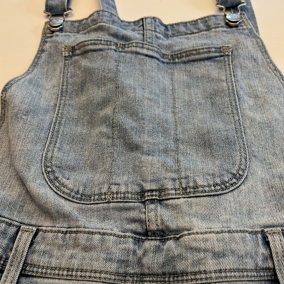 Old Navy Distressed Jeans Overalls Size Large - Picture 5 of 8